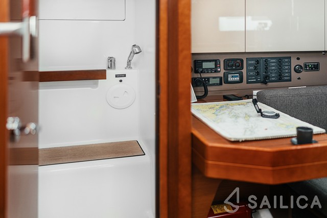 Oceanis 38 - Yacht Charter Sailica