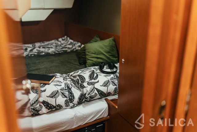 Oceanis 38 - Yacht Charter Sailica