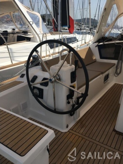 Oceanis 38 - Yacht Charter Sailica