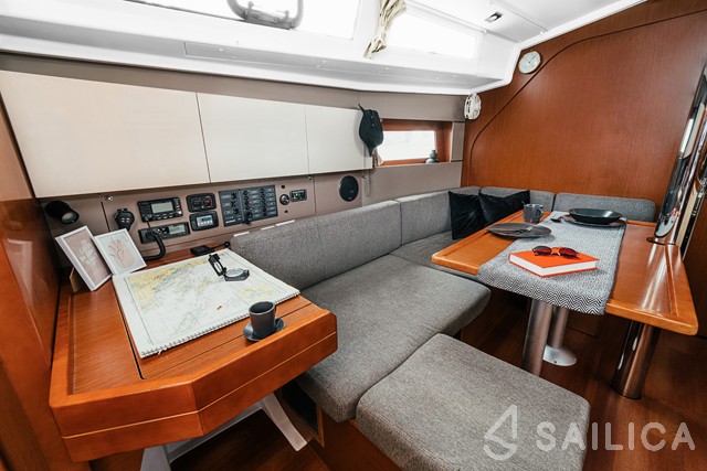 Oceanis 38 - Yacht Charter Sailica