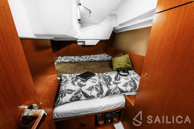 Oceanis 38 - Yacht Charter Sailica