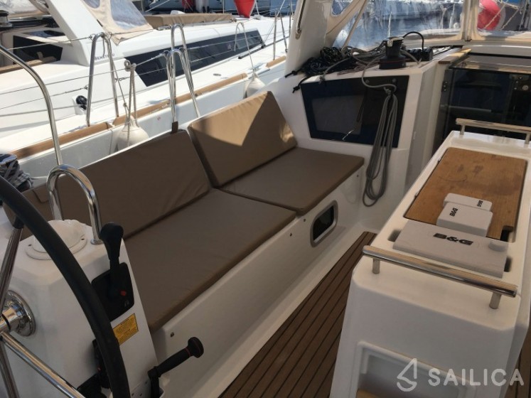 Oceanis 38 - Yacht Charter Sailica