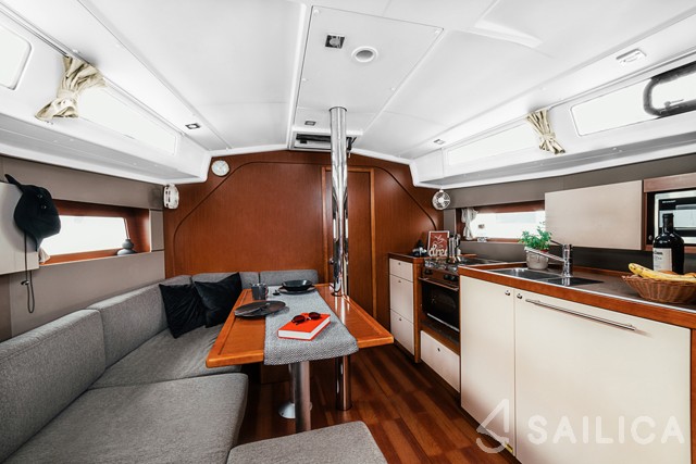 Oceanis 38 - Yacht Charter Sailica