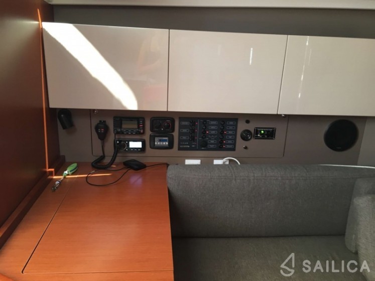 Oceanis 38 - Yacht Charter Sailica