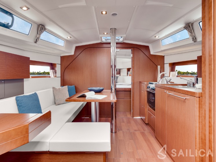 Oceanis 38 - Yacht Charter Sailica