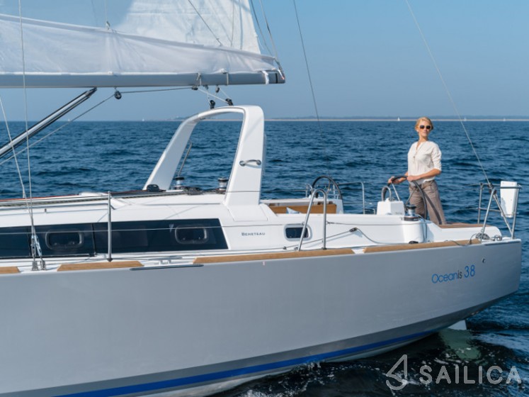 Oceanis 38 - Yacht Charter Sailica