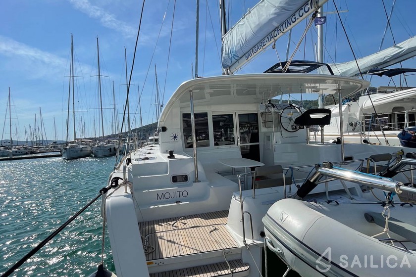 Lagoon 40 - Yacht Charter Sailica