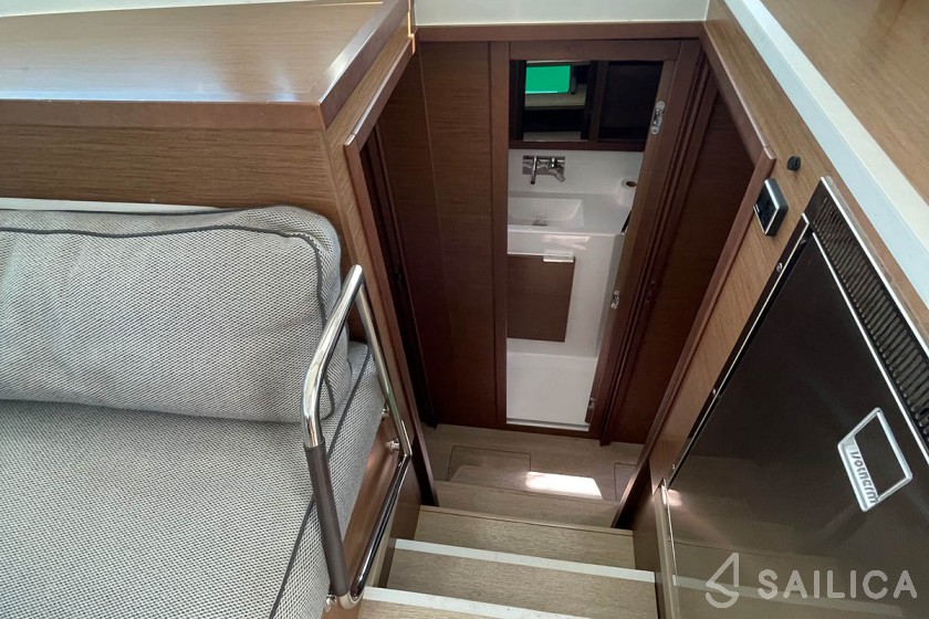 Lagoon 40 - Yacht Charter Sailica