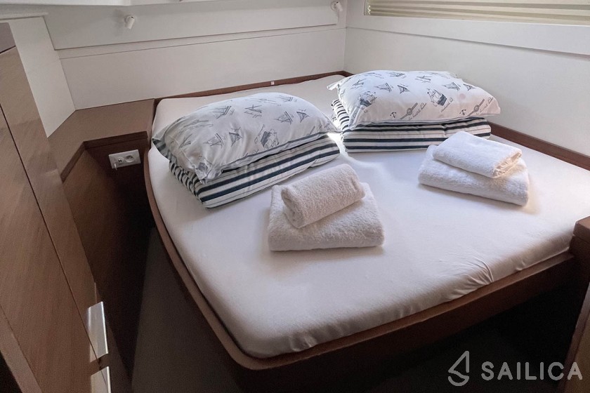 Lagoon 40 - Yacht Charter Sailica
