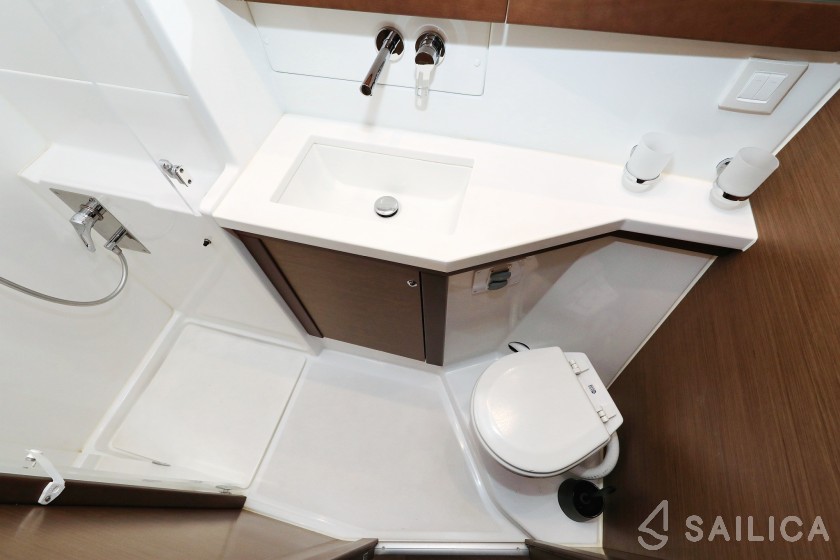 Lagoon 450 S - 4 + 2 cab. - Yacht Charter Sailica