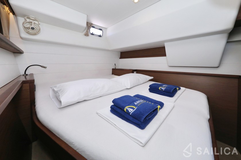 Lagoon 450 S - 4 + 2 cab. - Yacht Charter Sailica