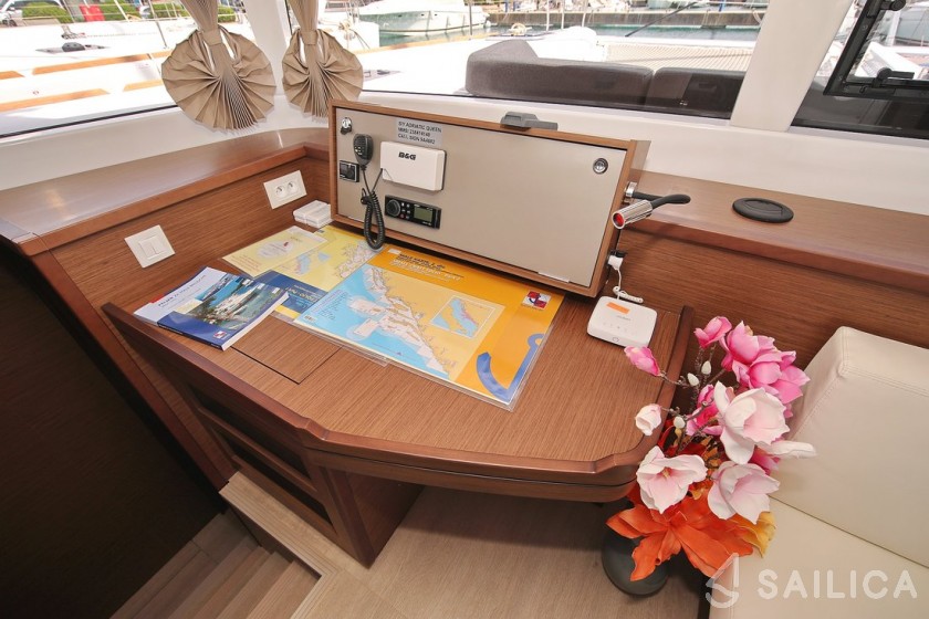 Lagoon 450 S - 4 + 2 cab. - Yacht Charter Sailica