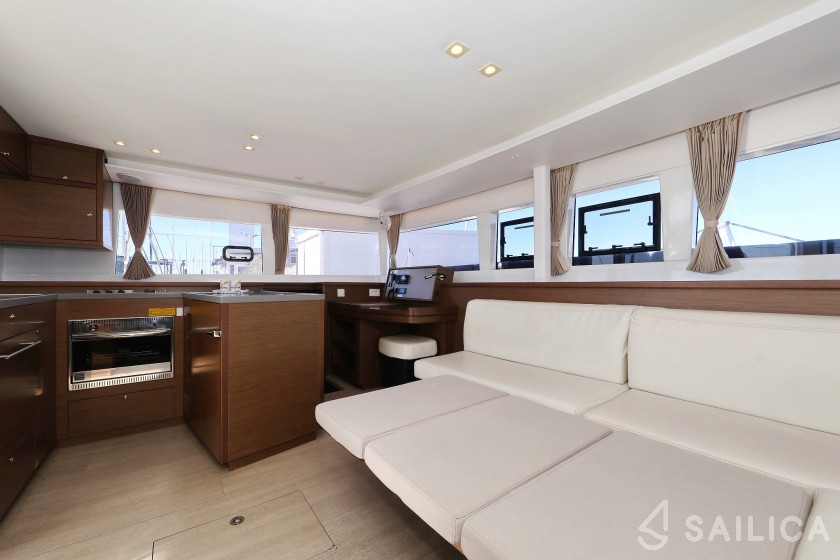 Lagoon 450 S - 4 + 2 cab. - Yacht Charter Sailica