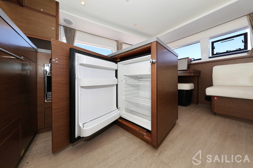 Lagoon 450 S - 4 + 2 cab. - Yacht Charter Sailica