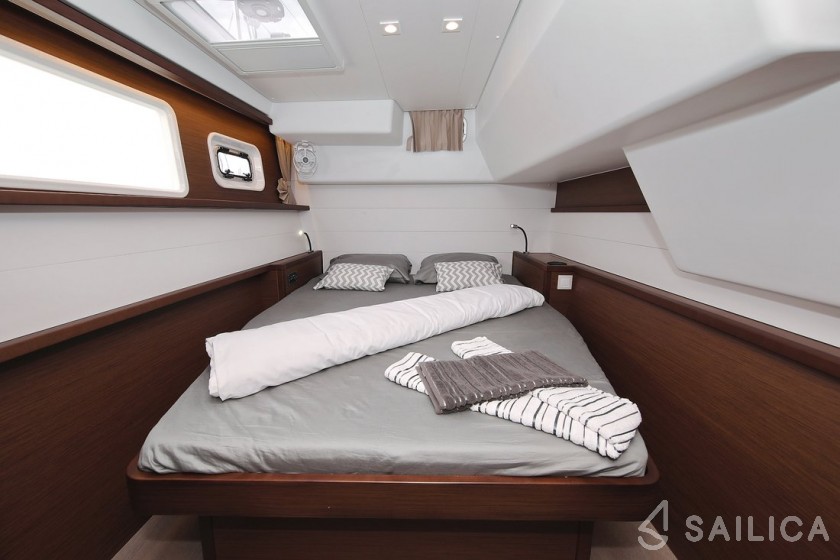 Lagoon 450 S - 4 + 2 cab. - Yacht Charter Sailica