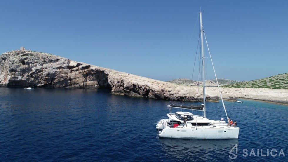 Lagoon 450 S - 4 + 2 cab. - Yacht Charter Sailica
