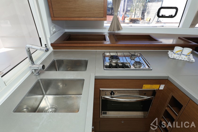 Lagoon 450 S - 4 + 2 cab. - Yacht Charter Sailica