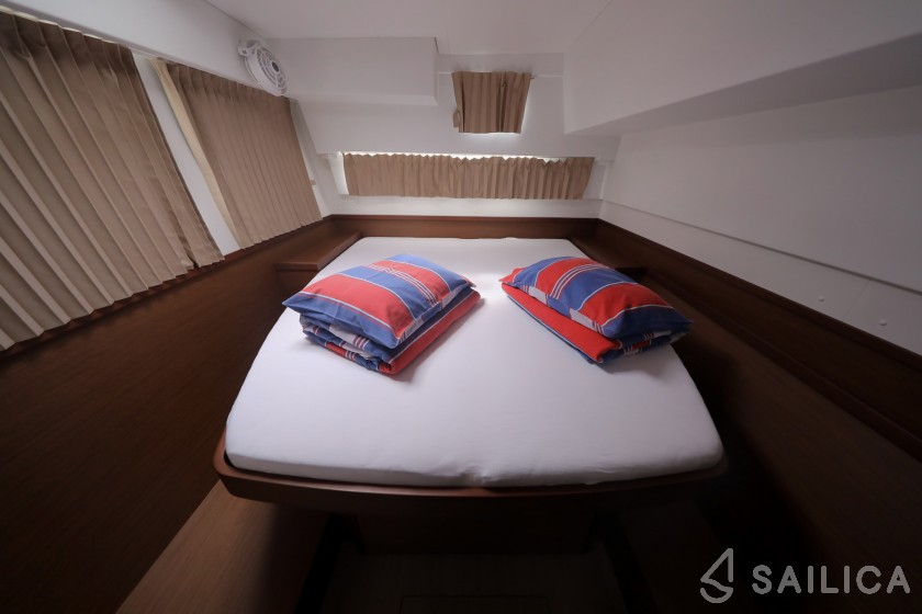 Lagoon 42 - Yacht Charter Sailica