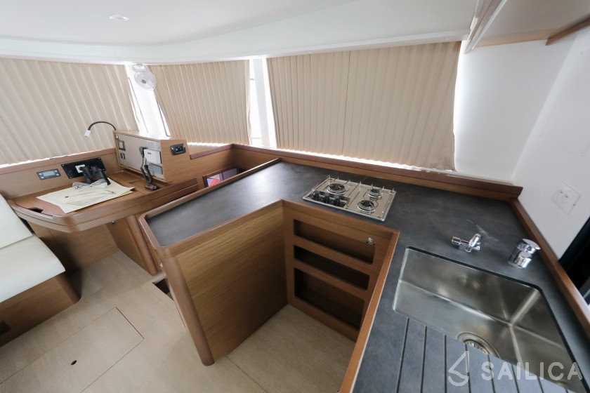 Lagoon 42 - Yacht Charter Sailica