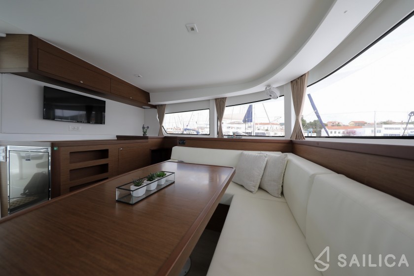Lagoon 42 - Yacht Charter Sailica
