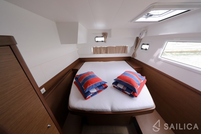 Lagoon 42 - Yacht Charter Sailica