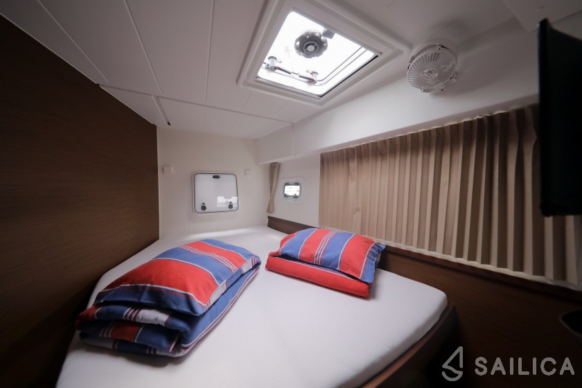 Lagoon 42 - Yacht Charter Sailica