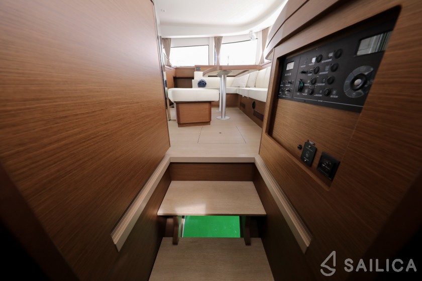 Lagoon 42 - Yacht Charter Sailica