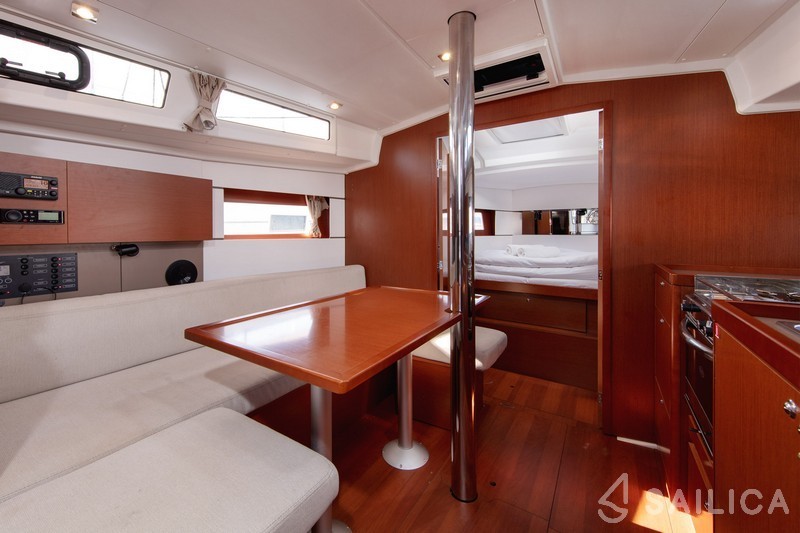 Oceanis 38.1 - Yacht Charter Sailica