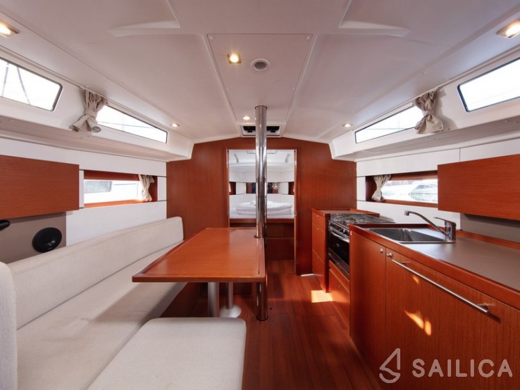 Oceanis 38.1 - Yacht Charter Sailica