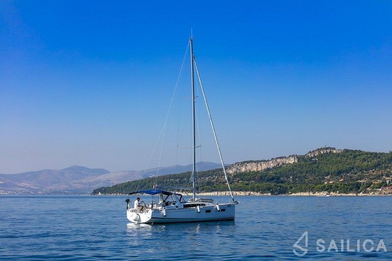 Oceanis 38.1 - Yacht Charter Sailica