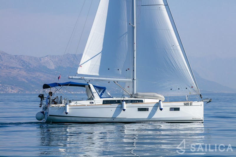 Oceanis 38.1 - Yacht Charter Sailica