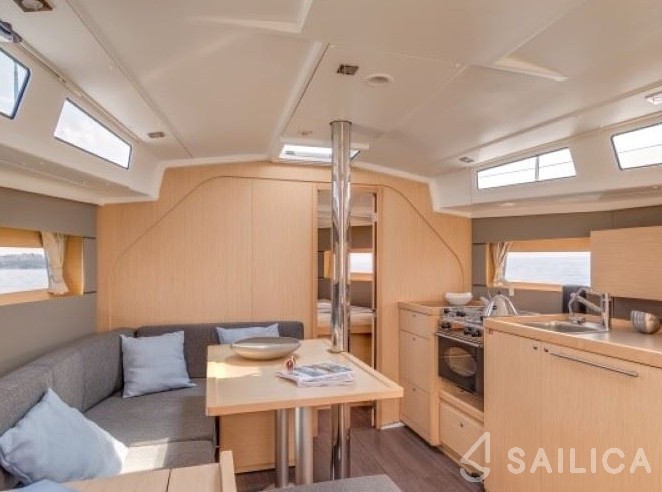Oceanis 38.1 - Yacht Charter Sailica