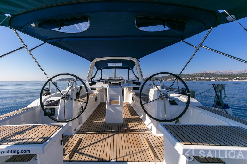 Oceanis 38.1 - Yacht Charter Sailica