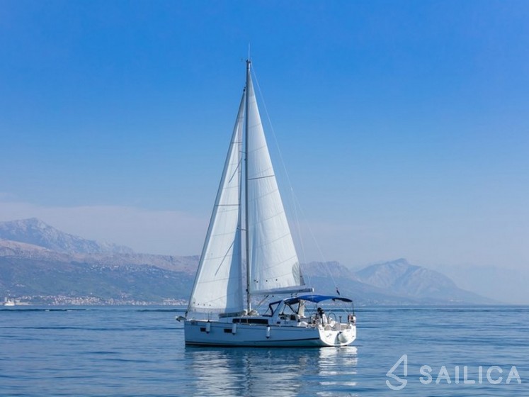 Oceanis 38.1 - Yacht Charter Sailica