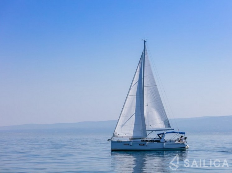 Oceanis 38.1 - Yacht Charter Sailica