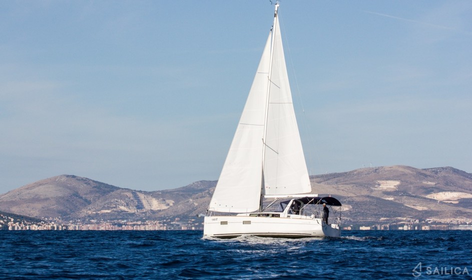 Oceanis 38.1 - Yacht Charter Sailica