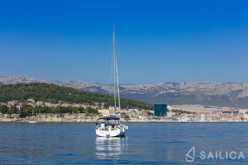 Oceanis 38.1 - Yacht Charter Sailica