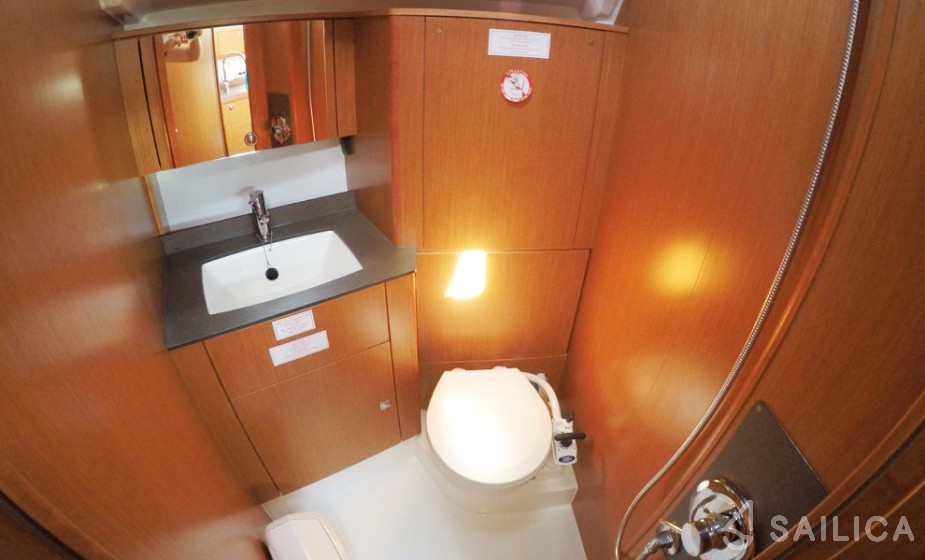 Bavaria 41 Cruiser - Yacht Charter Sailica