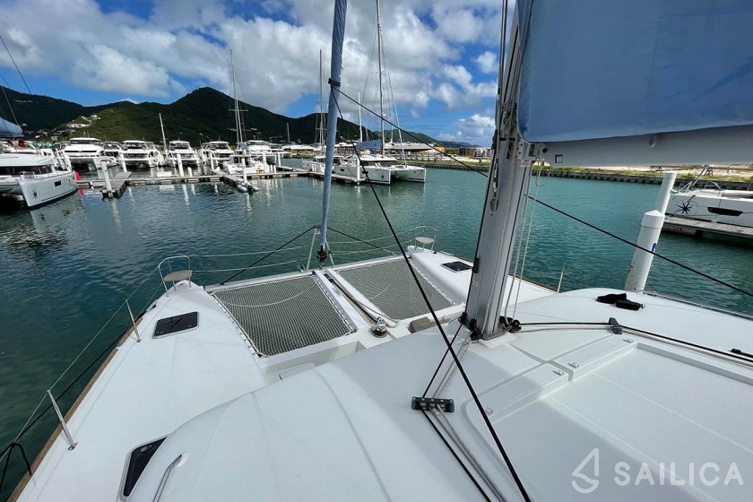 Lagoon 450  Flybridge - Yacht Charter Sailica