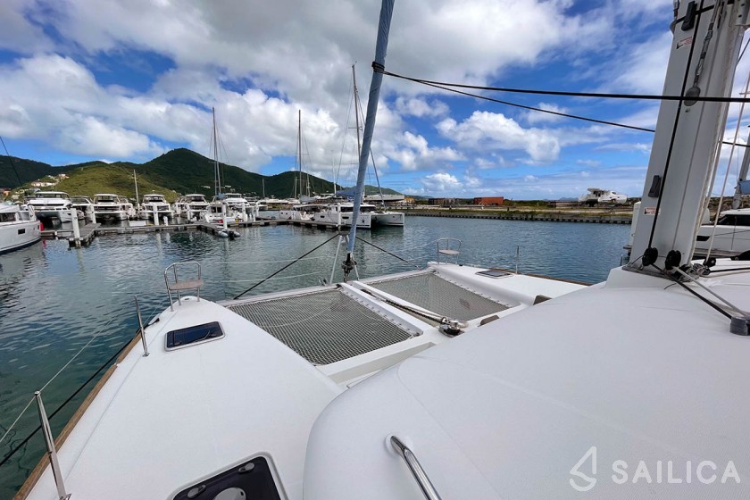 Lagoon 450  Flybridge - Yacht Charter Sailica