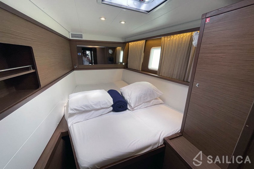 Lagoon 450  Flybridge - Yacht Charter Sailica