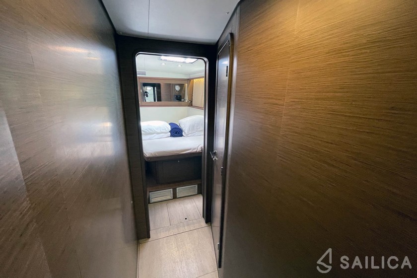 Lagoon 450  Flybridge - Yacht Charter Sailica