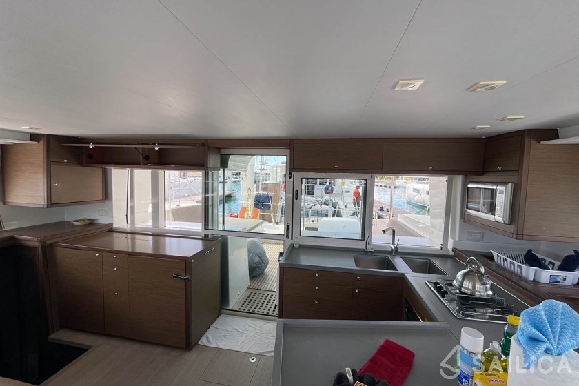 Lagoon 450  Flybridge - Yacht Charter Sailica