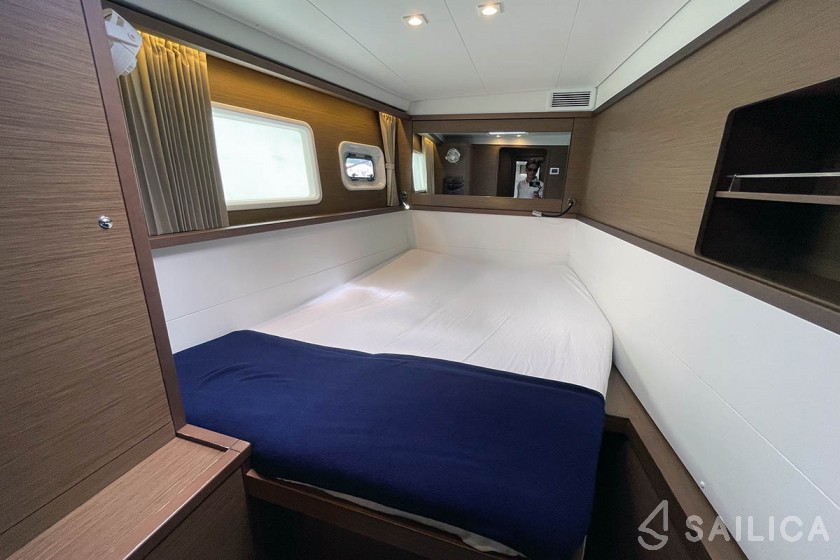 Lagoon 450  Flybridge - Yacht Charter Sailica