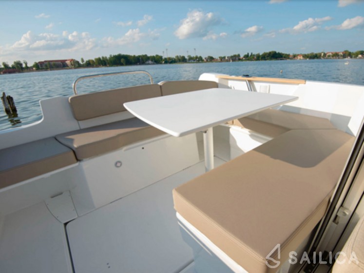 Antares 7.80 - Yacht Charter Sailica