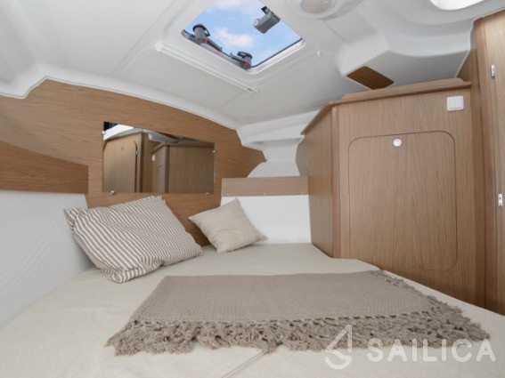 Antares 7.80 - Yacht Charter Sailica