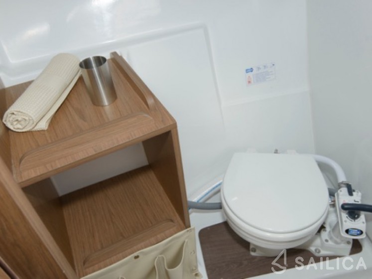 Antares 7.80 - Yacht Charter Sailica