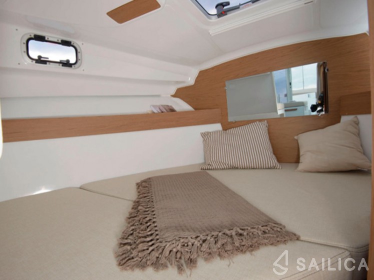 Antares 7.80 - Yacht Charter Sailica