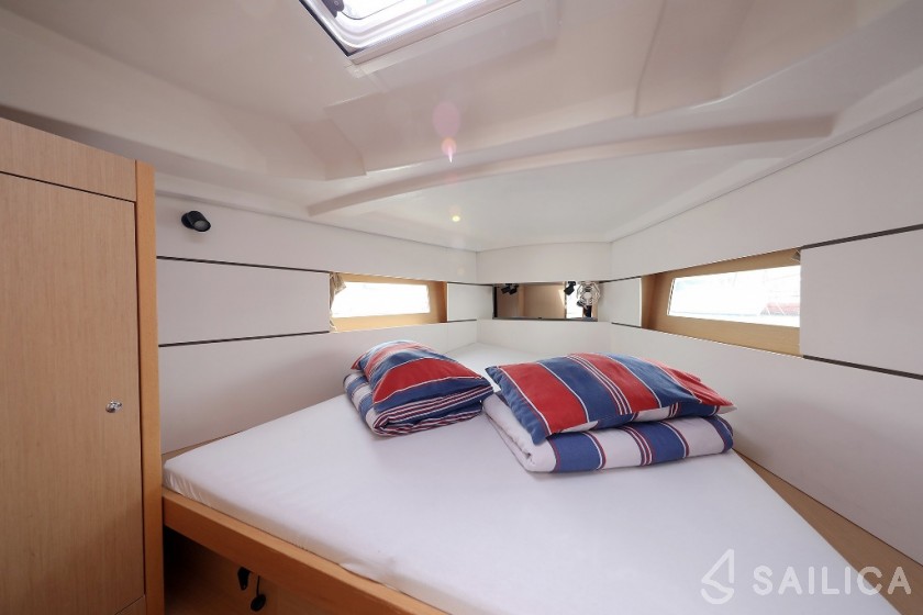 Oceanis 38 - Yacht Charter Sailica
