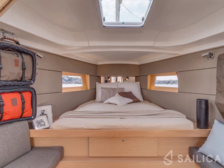 Oceanis 38 - Yacht Charter Sailica